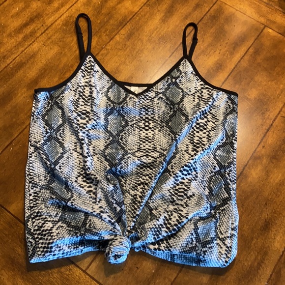 Flowy Snakeskin print tank~ - Picture 2 of 12